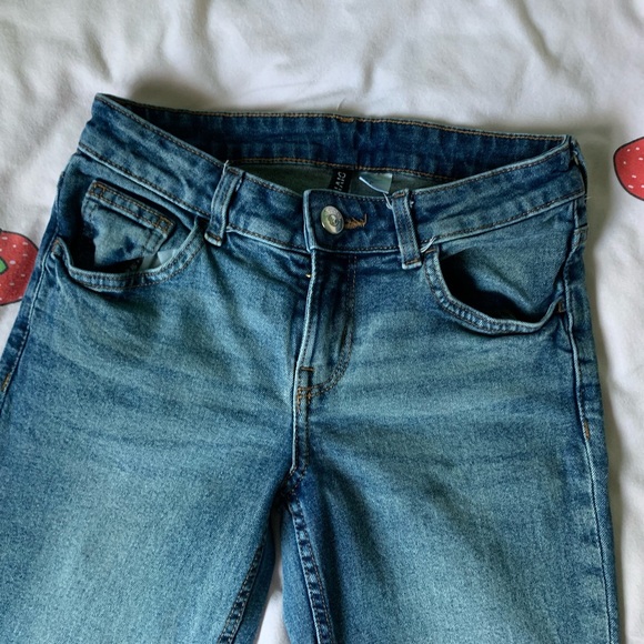 H&M low waisted denim jeans - Picture 2 of 4